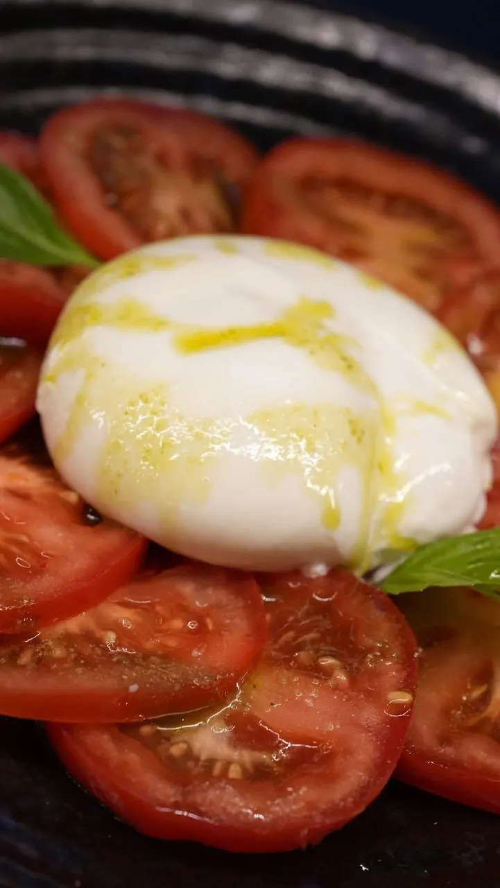 Burrata com tomate & pesto