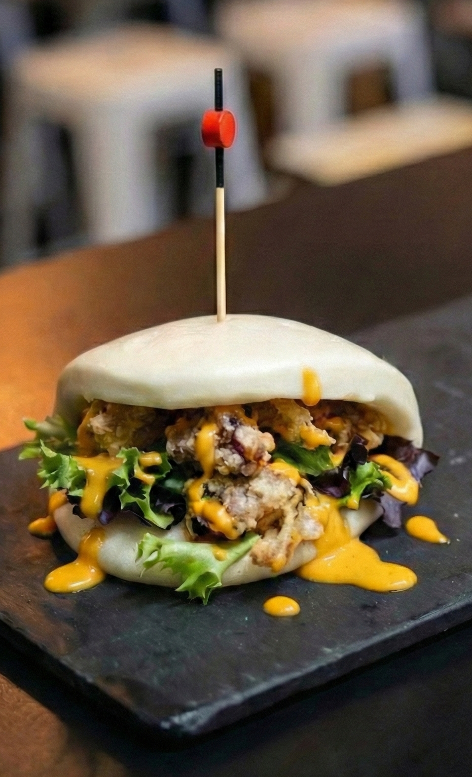 pan bao de puntillas de calamar en Txakolina Cava Baja