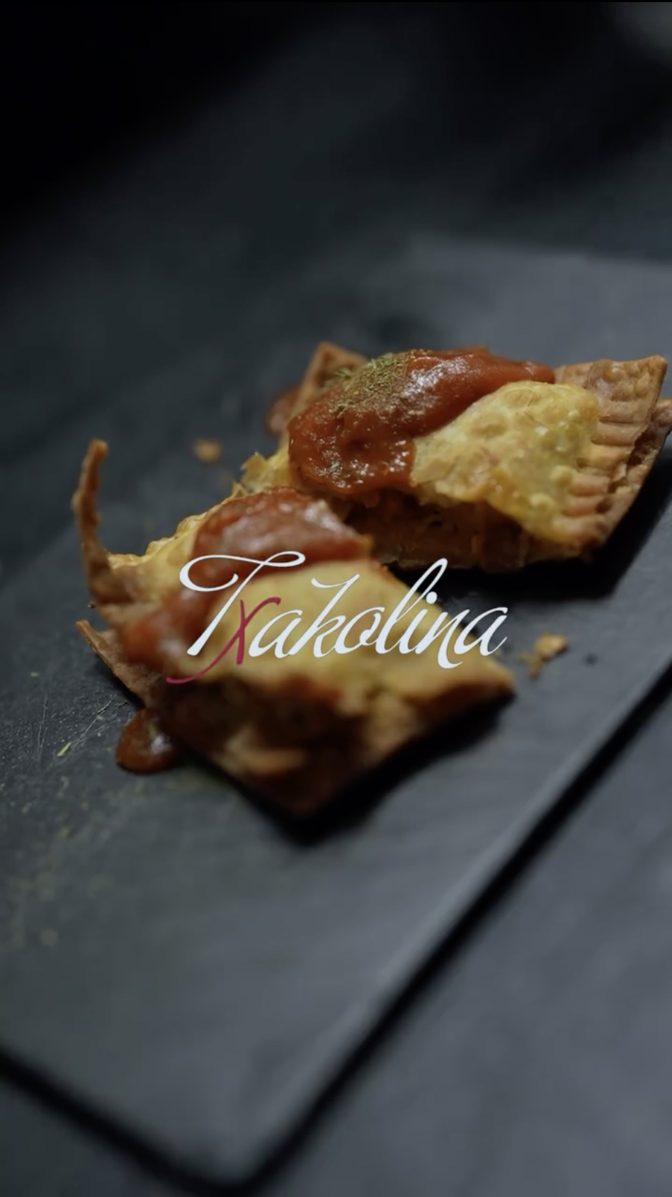 ravioli fritti de cocido madrileño en Txakolina Cava Baja La Latina