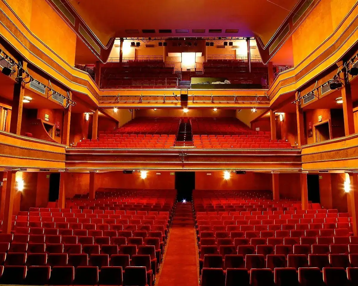 Teatro La Latina y cena: el plan perfecto en Madrid